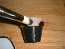 peindre le petit pot en noir