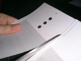Télécharger le document et imprimer les modèles de carte sur la feuille cartonnée blanche (feuille bristol) puis découper les cartes