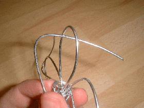faire plusieurs boucles pour que les antennes tiennent d'elle-mêmes