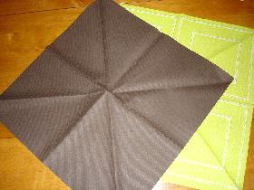 Pyramide bicolore   pliage serviette