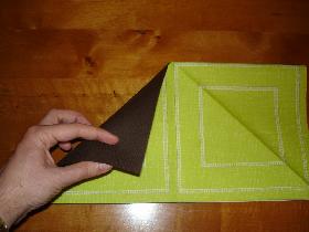 Pyramide bicolore   pliage serviette