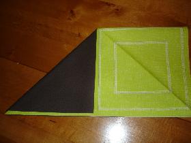 Pyramide bicolore   pliage serviette