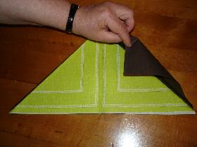 Pyramide bicolore   pliage serviette