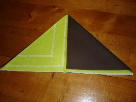Pyramide bicolore   pliage serviette